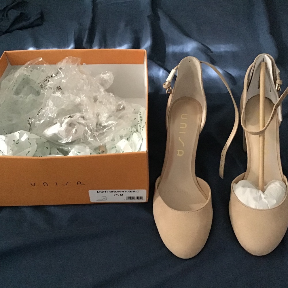 Unisa light brown suede heels